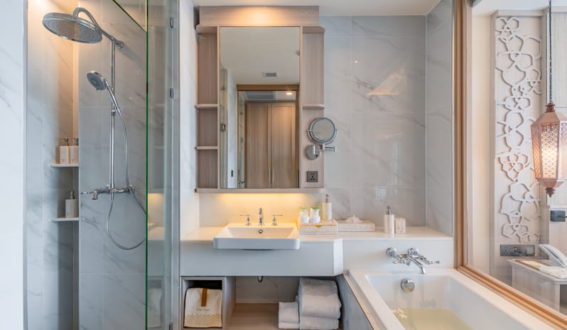 Seaside Two-Bedroom Pool Suite Bathroom